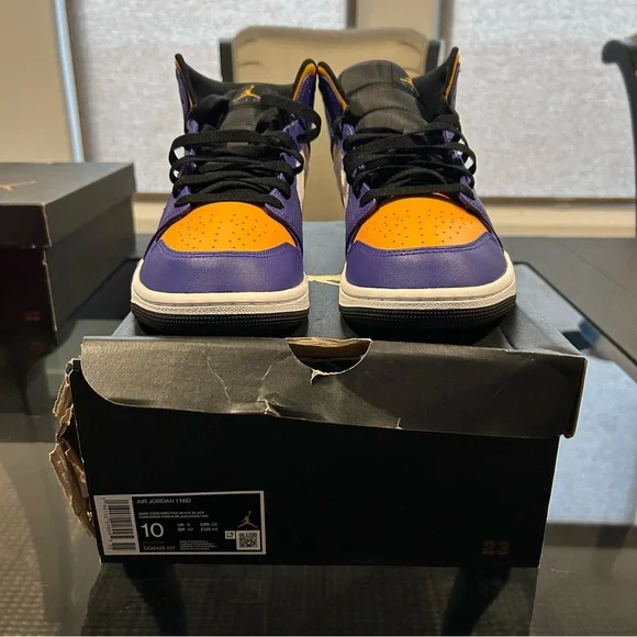 Jordan 1 Mid Size 10 Lakers (DQ8426-517) - Picture 4 of 7